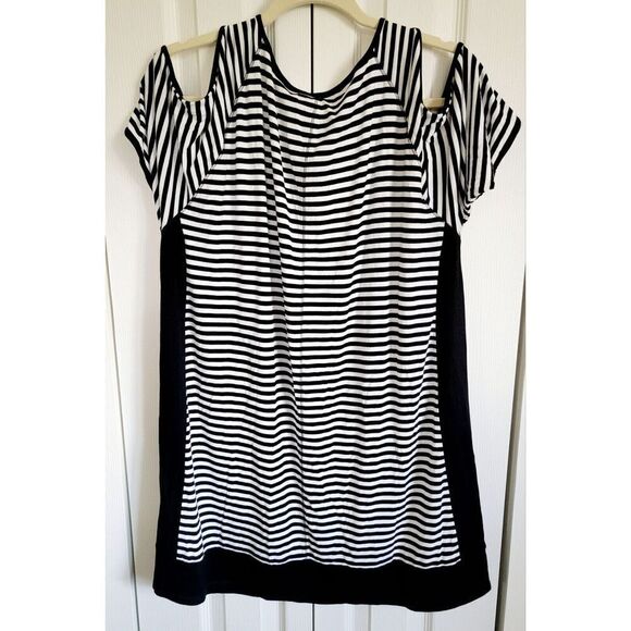 Chico's 3 Zenergy Cold Shoulder Top Black‎ White Stripe Stretch Fit SS Slimming - Picture 2 of 7